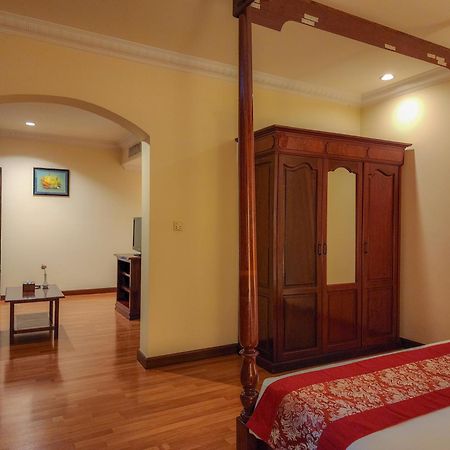 Angkor Holiday Hotel Сиемрип Экстерьер фото